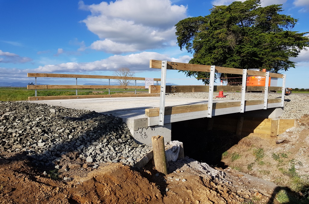 Farm Bridge, Patetonga